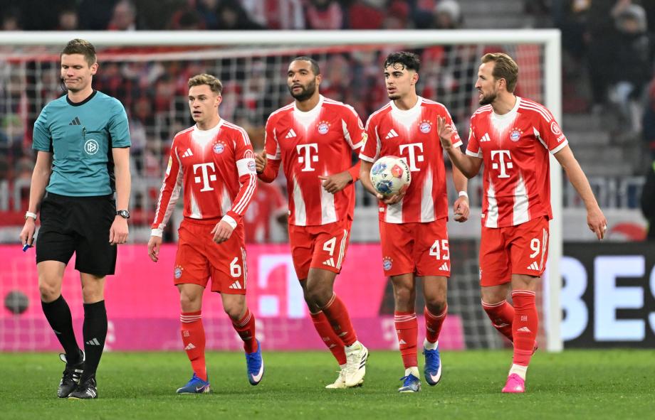 必一运动-德甲-乌尔比希送礼 拜仁1-2奥格斯堡遭遇赛季首败