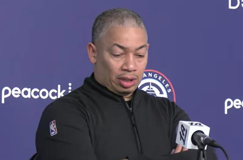 必一运动-胜湖人！泰伦卢采访沮丧不满判罚，多人爆赞祖巴茨，小卡主动担责